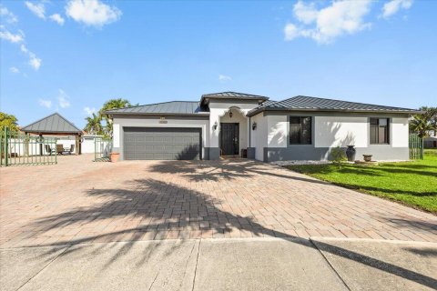 Casa en Miami, Florida 4 dormitorios, 192.96 m2 № 2147038