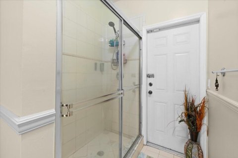House in Miami, Florida 4 bedrooms, 192.96 sq.m. № 2147038 - photo 20