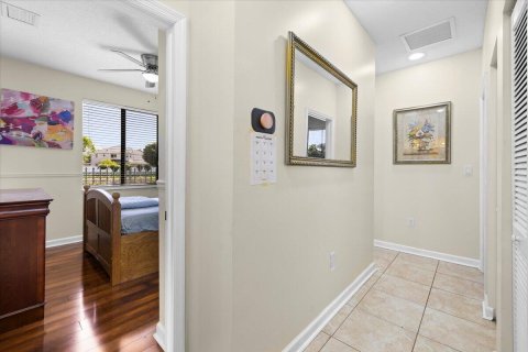 House in Miami, Florida 4 bedrooms, 192.96 sq.m. № 2147038 - photo 24