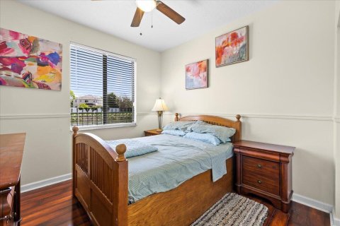 House in Miami, Florida 4 bedrooms, 192.96 sq.m. № 2147038 - photo 22