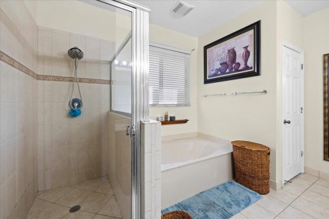 House in Miami, Florida 4 bedrooms, 192.96 sq.m. № 2147038 - photo 26