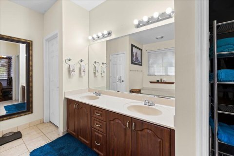 House in Miami, Florida 4 bedrooms, 192.96 sq.m. № 2147038 - photo 28