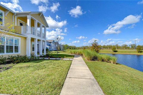 Casa en venta en Land O' Lakes, Florida, 5 dormitorios, 271.37 m2 № 1560081 - foto 2