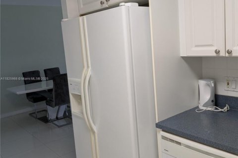 Condominio en alquiler en Hallandale Beach, Florida, 1 dormitorio, 80.82 m2 № 1794423 - foto 8