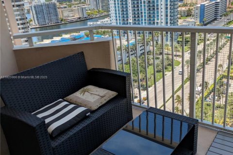 Condominio en alquiler en Hallandale Beach, Florida, 1 dormitorio, 80.82 m2 № 1794423 - foto 17