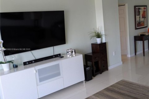 Condominio en alquiler en Hallandale Beach, Florida, 1 dormitorio, 80.82 m2 № 1794423 - foto 5