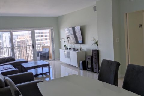 Condo in Hallandale Beach, Florida, 1 bedroom  № 1794423 - photo 4