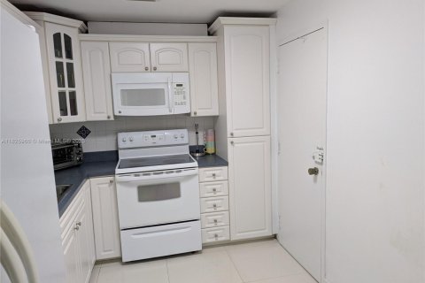 Condominio en alquiler en Hallandale Beach, Florida, 1 dormitorio, 80.82 m2 № 1794423 - foto 7