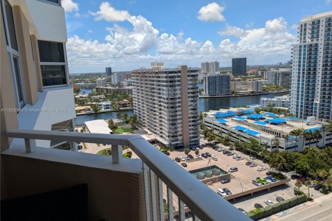 Condominio en alquiler en Hallandale Beach, Florida, 1 dormitorio, 80.82 m2 № 1794423 - foto 18
