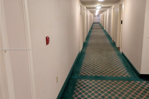 Condominio en alquiler en Hallandale Beach, Florida, 1 dormitorio, 80.82 m2 № 1794423 - foto 21