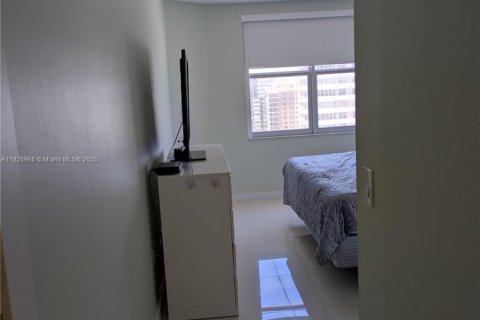 Condominio en alquiler en Hallandale Beach, Florida, 1 dormitorio, 80.82 m2 № 1794423 - foto 12