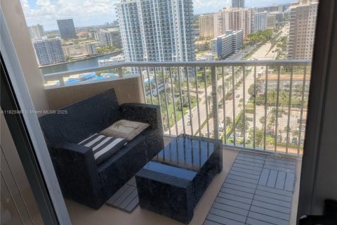 Condo in Hallandale Beach, Florida, 1 bedroom  № 1794423 - photo 19