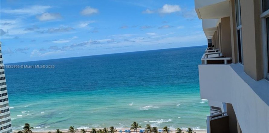 Condominio en Hallandale Beach, Florida, 1 dormitorio  № 1794423