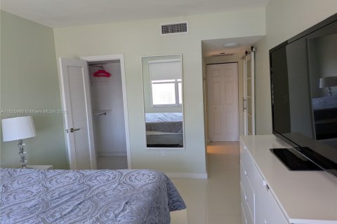 Condo in Hallandale Beach, Florida, 1 bedroom  № 1794423 - photo 10