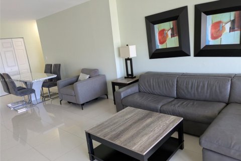 Condominio en alquiler en Hallandale Beach, Florida, 1 dormitorio, 80.82 m2 № 1794423 - foto 3