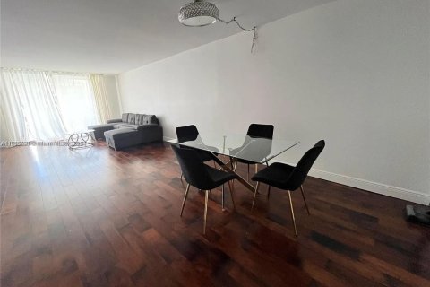 Copropriété à louer à Hallandale Beach, Floride: 2 chambres, 111.48 m2 № 1942482 - photo 3