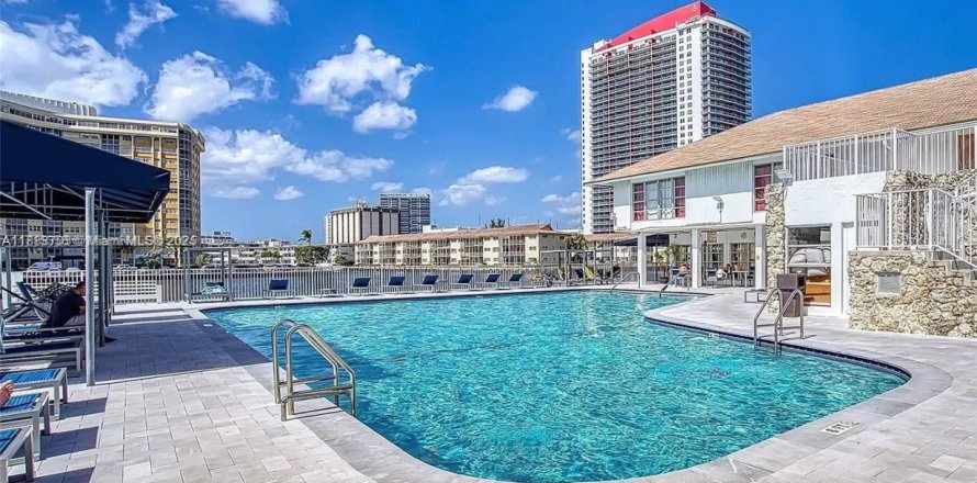 Condo à Hallandale Beach, Floride, 2 chambres № 1942482