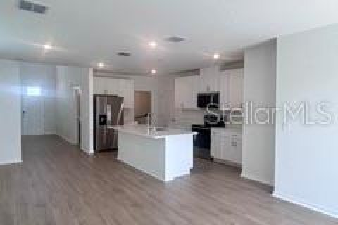 House in Zephyrhills, Florida 4 bedrooms, 201.41 sq.m. № 2378155 - photo 6