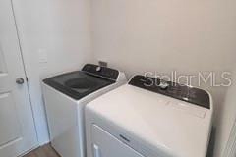 House in Zephyrhills, Florida 4 bedrooms, 201.41 sq.m. № 2378155 - photo 9