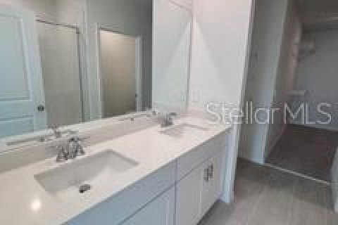 House in Zephyrhills, Florida 4 bedrooms, 201.41 sq.m. № 2378155 - photo 14