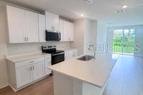 House in Zephyrhills, Florida 4 bedrooms, 201.41 sq.m. № 2378155 - photo 8