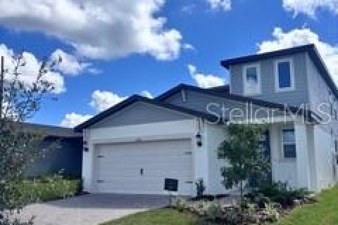House in Zephyrhills, Florida 4 bedrooms, 201.41 sq.m. № 2378155 - photo 2