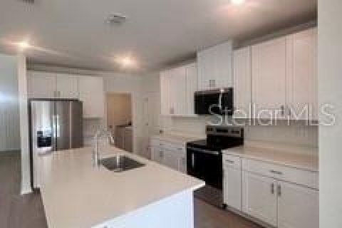 House in Zephyrhills, Florida 4 bedrooms, 201.41 sq.m. № 2378155 - photo 7