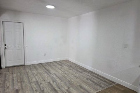 Снять в аренду виллу или дом в Хайалиа, Флорида 3 спальни, 226.68м2, № 2005197 - фото 20