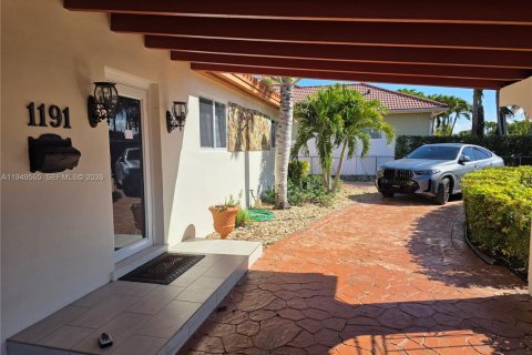 Снять в аренду виллу или дом в Хайалиа, Флорида 3 спальни, 226.68м2, № 2005197 - фото 3