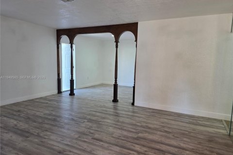 Снять в аренду виллу или дом в Хайалиа, Флорида 3 спальни, 226.68м2, № 2005197 - фото 11