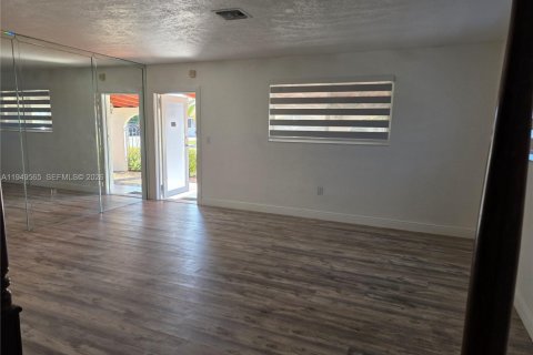 Снять в аренду виллу или дом в Хайалиа, Флорида 3 спальни, 226.68м2, № 2005197 - фото 9