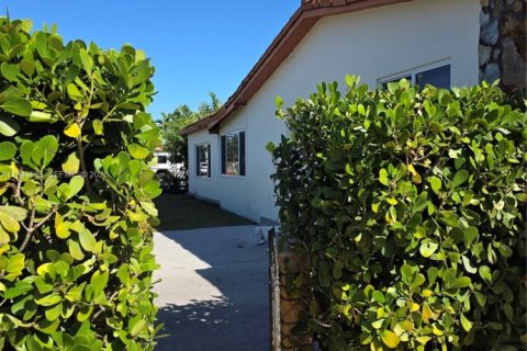 Снять в аренду виллу или дом в Хайалиа, Флорида 3 спальни, 226.68м2, № 2005197 - фото 2