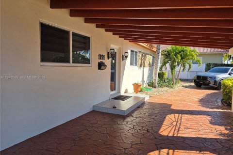 Снять в аренду виллу или дом в Хайалиа, Флорида 3 спальни, 226.68м2, № 2005197 - фото 4