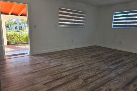 Снять в аренду виллу или дом в Хайалиа, Флорида 3 спальни, 226.68м2, № 2005197 - фото 8