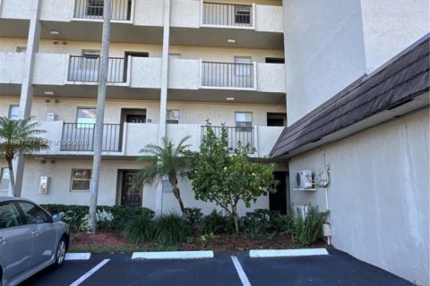 Copropriété à vendre à Lauderhill, Floride: 1 chambre, 91.14 m2 № 1995355 - photo 2