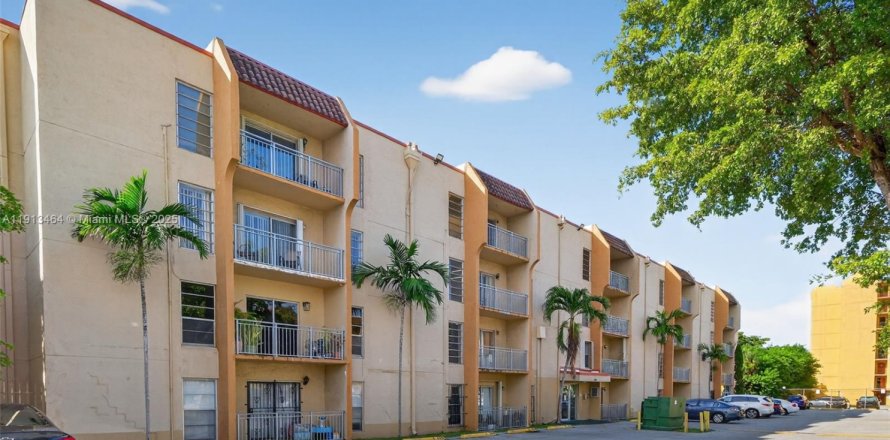 Condominio en Miami, Florida, 2 dormitorios  № 2013769