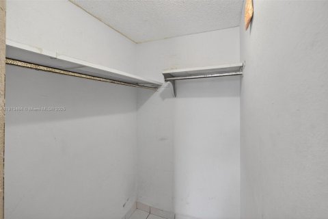 Condominio en venta en Miami, Florida, 2 dormitorios, 72.65 m2 № 2013769 - foto 27