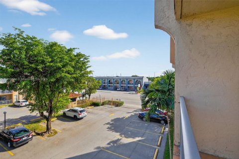 Condominio en venta en Miami, Florida, 2 dormitorios, 72.65 m2 № 2013769 - foto 17