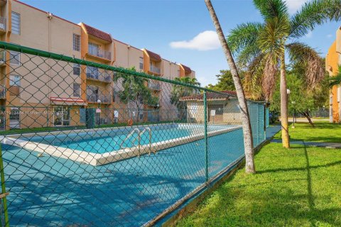 Condominio en venta en Miami, Florida, 2 dormitorios, 72.65 m2 № 2013769 - foto 13