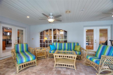 House in Lakeland, Florida 4 bedrooms, 285.02 sq.m. № 2148615 - photo 18