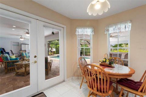 House in Lakeland, Florida 4 bedrooms, 285.02 sq.m. № 2148615 - photo 9