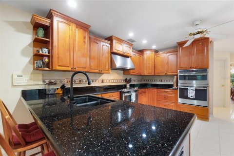 House in Lakeland, Florida 4 bedrooms, 285.02 sq.m. № 2148615 - photo 8