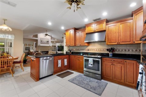 House in Lakeland, Florida 4 bedrooms, 285.02 sq.m. № 2148615 - photo 6