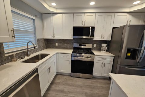 Copropriété à vendre à Gulfport, Floride: 1 chambre, 108.7 m2 № 2151753 - photo 3