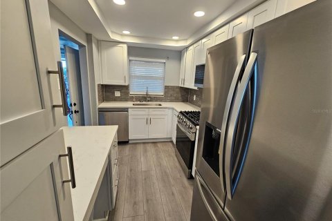Copropriété à vendre à Gulfport, Floride: 1 chambre, 108.7 m2 № 2151753 - photo 5