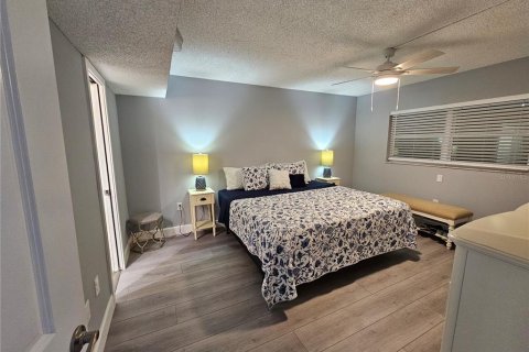 Copropriété à vendre à Gulfport, Floride: 1 chambre, 108.7 m2 № 2151753 - photo 12