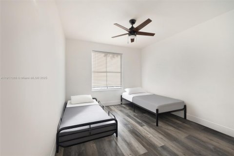 Commercial property in Miami, Florida 215.16 sq.m. № 2079463 - photo 19