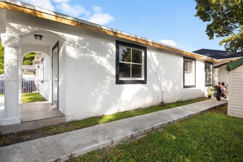 Commercial property in Miami, Florida 215.16 sq.m. № 2079463 - photo 3
