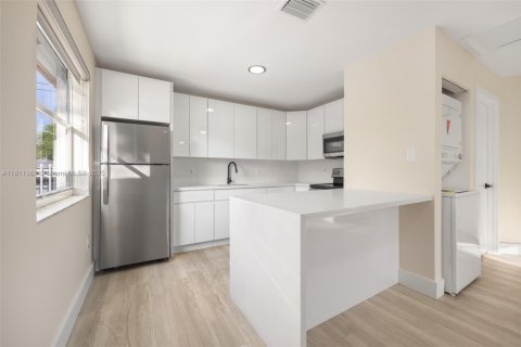 Commercial property in Miami, Florida 215.16 sq.m. № 2079463 - photo 7