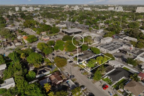 Commercial property in Miami, Florida 215.16 sq.m. № 2079463 - photo 25